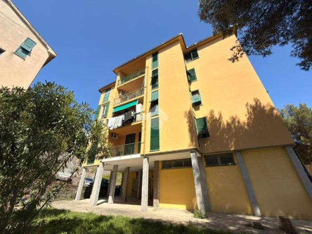 Trilocale in vendita a Genova via Cravasco, 8, Pra'