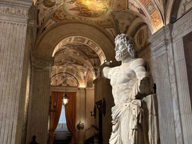 Trilocale in vendita a Genova via Giuseppe Garibaldi, Maddalena
