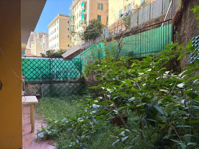 Trilocale in vendita a Genova via del Borgo, Borgoratti