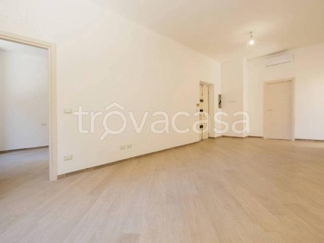 Trilocale in vendita a Genova via Montevideo, Foce