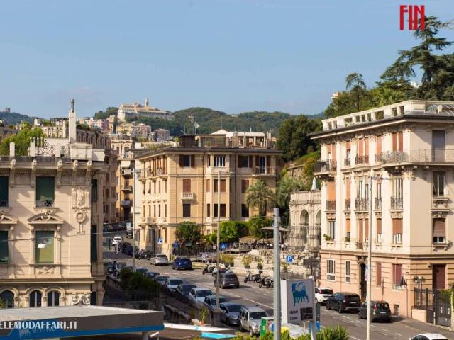 Trilocale in vendita a Genova via Nizza, Albaro