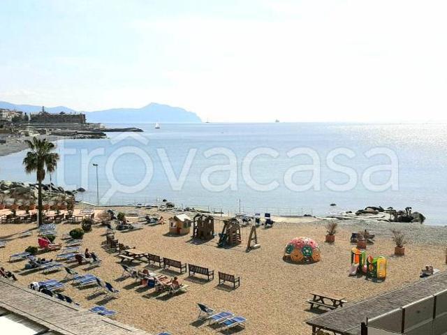 Trilocale in vendita a Genova via Zara, 3, Albaro