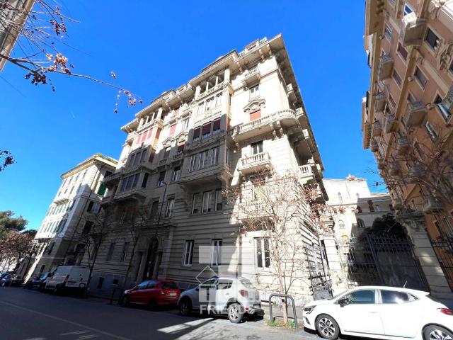 Trilocale in vendita a Genova corso Carbonara, 20, Castelletto