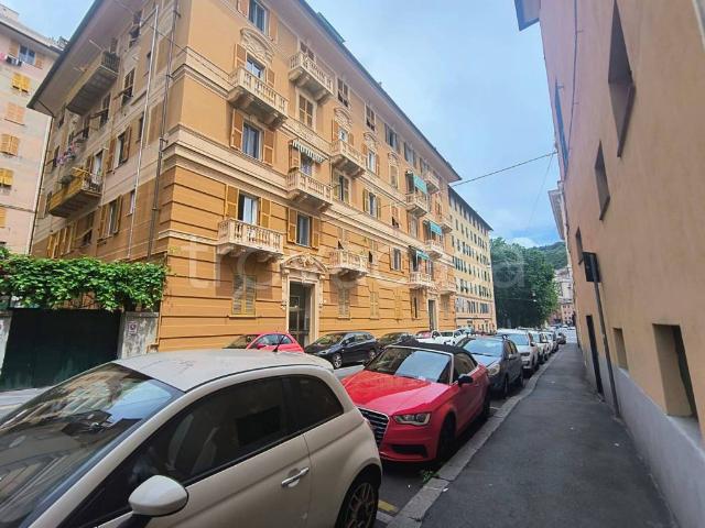 Trilocale in vendita a Genova, Marassi