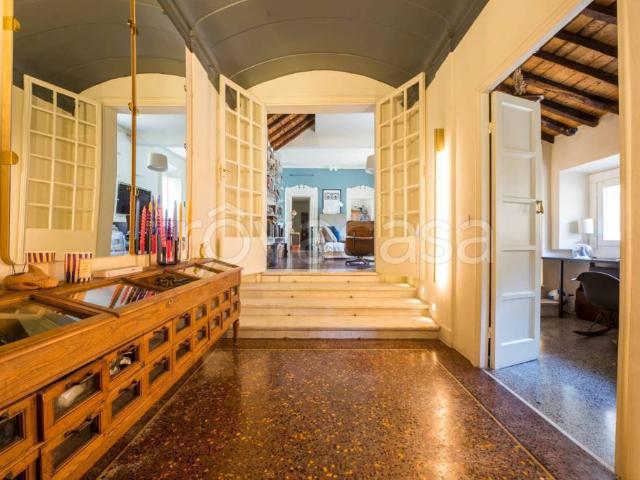 Trilocale in vendita a Genova piazza Campetto, Caricamento