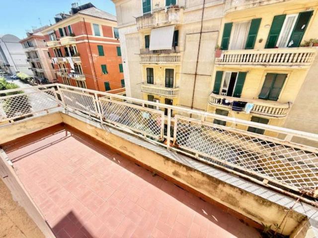 Trilocale in vendita a Genova, Sestri Ponente