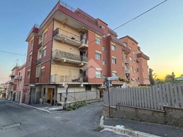 Trilocale in vendita a Genzano di Roma via Palmiro Togliatti, 32