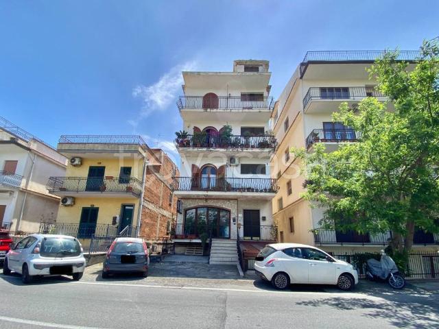 Trilocale in vendita a Giardini Naxos via Consolare Valeria