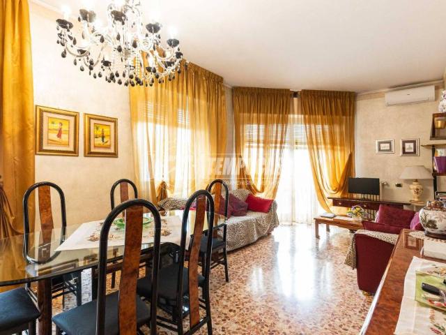 Trilocale in vendita a Giussano via Silvio Pellico 26