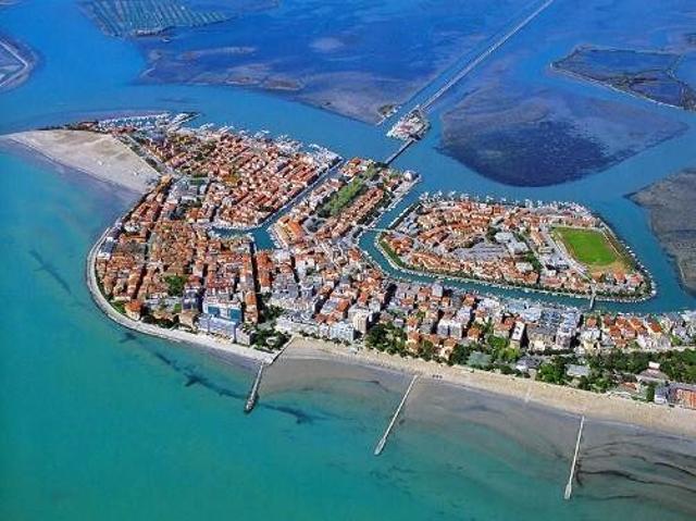 Trilocale in vendita a Grado riva Ugo Foscolo, 18