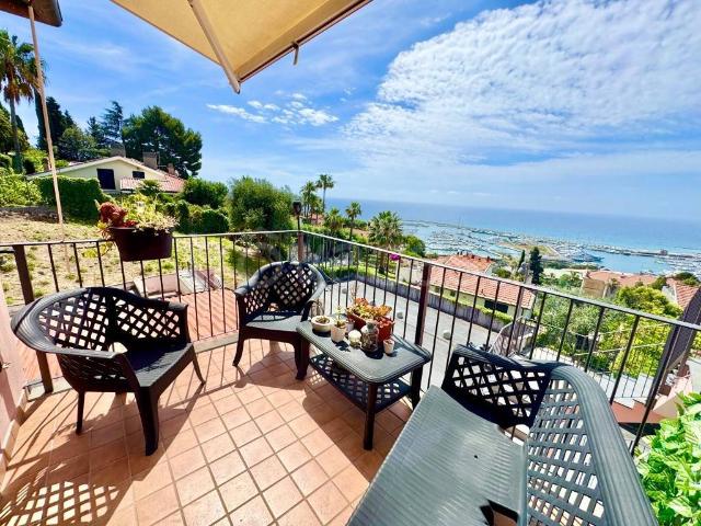 Trilocale in vendita a Imperia via Privata Altamira, 27, Porto Maurizio