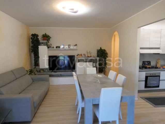 Trilocale in vendita a Luino via Creva, 93