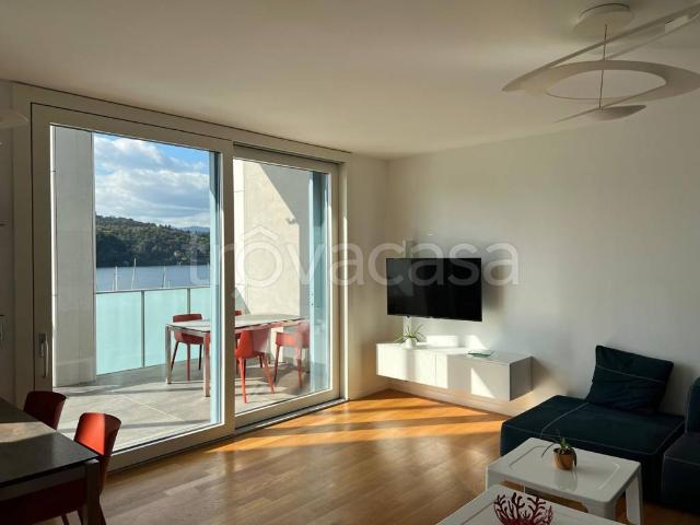 Trilocale in vendita a Laveno Mombello viale De Angelis, 34, Laveno