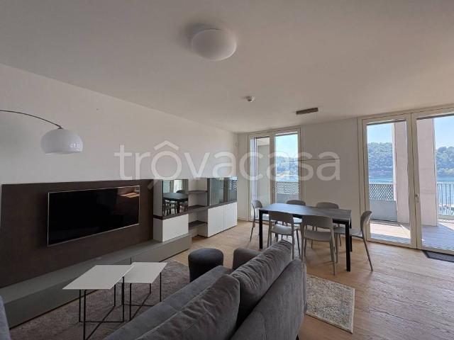 Trilocale in vendita a Laveno Mombello viale De Angelis, 34, Laveno