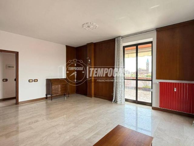 Trilocale in vendita a Legnano via Torino 36, Flora