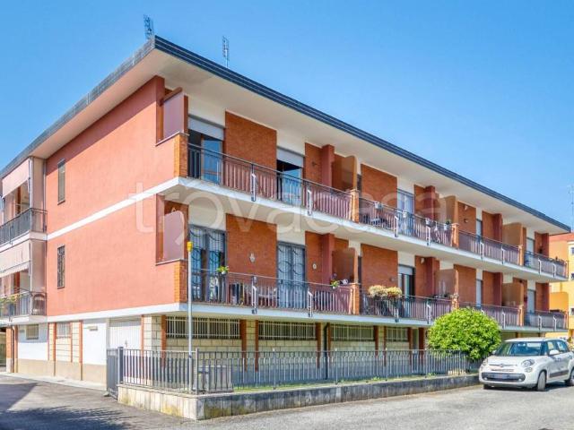 Trilocale in vendita a Leini via Antonio Bertolotti, 6