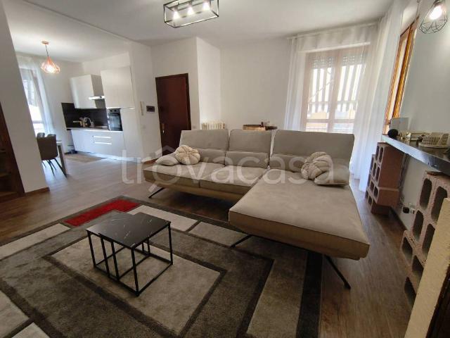 Trilocale in vendita a Lesmo piazza Giuseppe Garbaldi