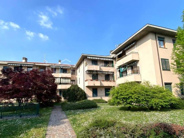Trilocale in vendita a Lesmo via Marina, 10