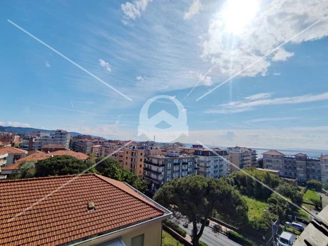 Trilocale in vendita a Loano via Aurelia, 448