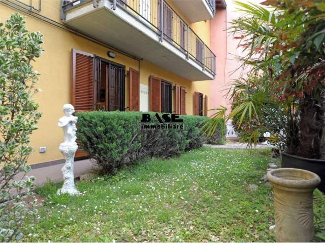 Trilocale in vendita a Lomazzo via Vittorio Veneto, Manera