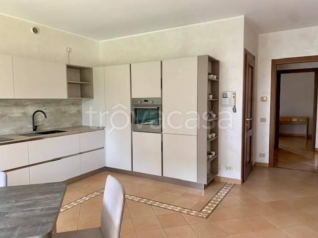 Trilocale in vendita a Paderno Dugnano via Gadames, 57