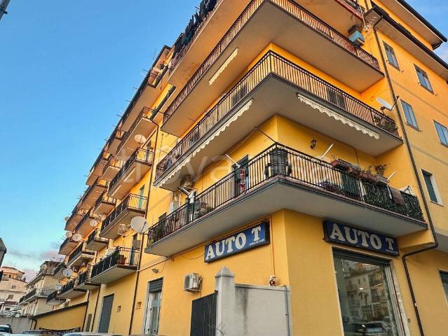 Trilocale in vendita a Paola via Pandosia, 11