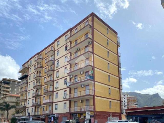 Trilocale in vendita a Palermo, Guadagna