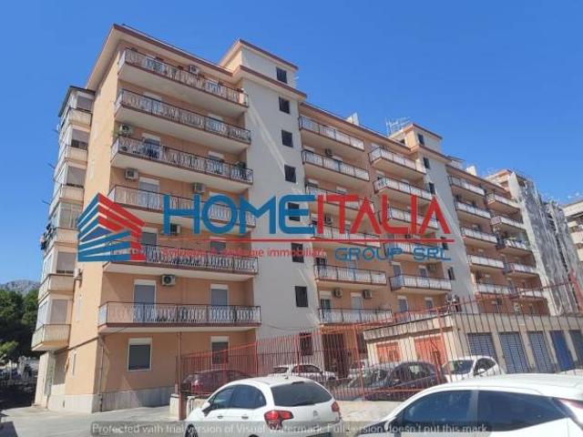 Trilocale in vendita a Palermo, Sperone