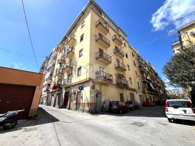 Trilocale in vendita a Palermo via Cortigiani, 19, Altarello