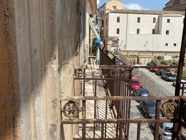 Trilocale in vendita a Palermo via della Zagara, Tribunale
