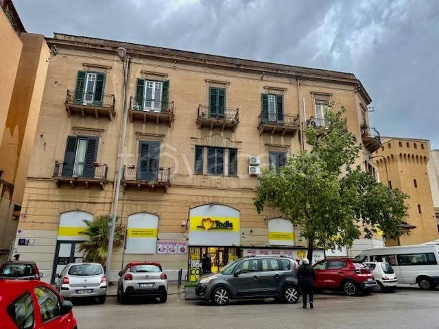Trilocale in vendita a Palermo via Re Federico, Zisa