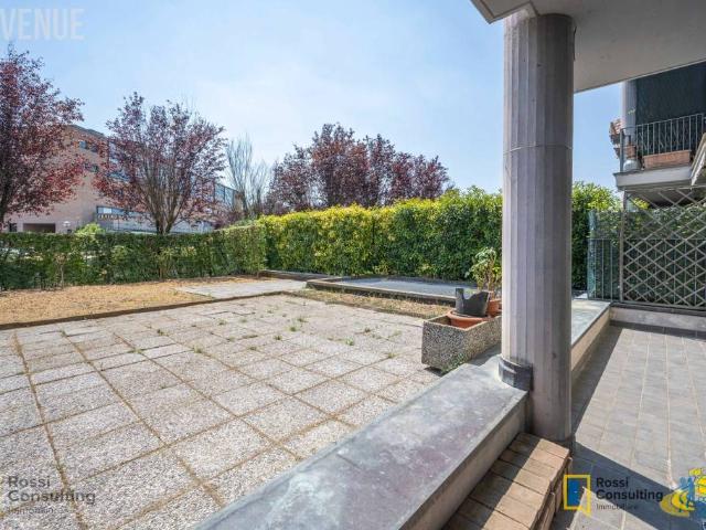 Trilocale in vendita a Parma via Benigno Zaccagnini, 4