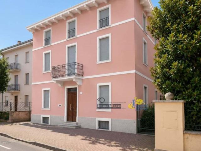 Trilocale in vendita a Parma viale della Villetta, 5