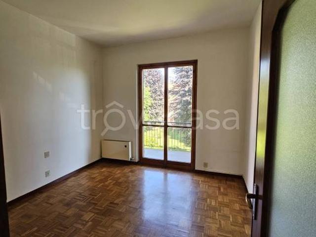 Trilocale in vendita a Pavia, Chiozzo Sora