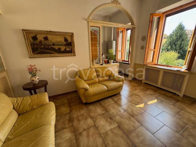 Trilocale in vendita a Pavia via Luino, Centro Storico