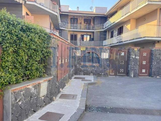 Trilocale in vendita a Pedara via Simone del Pozzo, 49