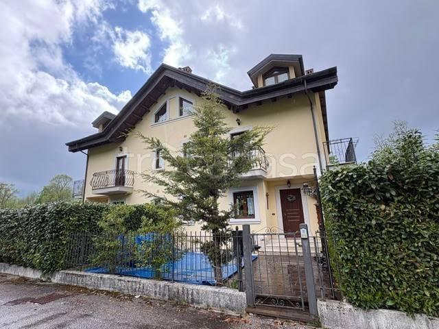 Trilocale in vendita a Pescasseroli via Colli Bassi, 11