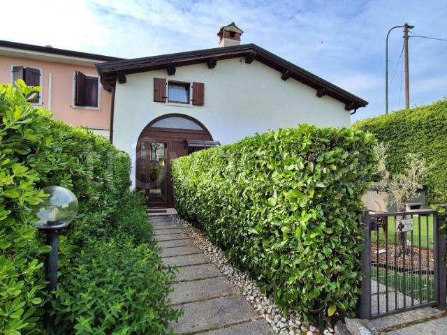 Trilocale in vendita a Peschiera del Garda via Colombara