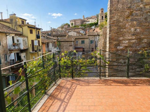 Trilocale in vendita a Perugia corso Bersaglieri, Centro Storico