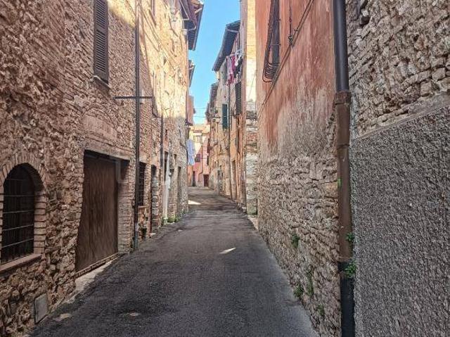 Trilocale in vendita a Perugia via Cantamerlo, Centro Storico