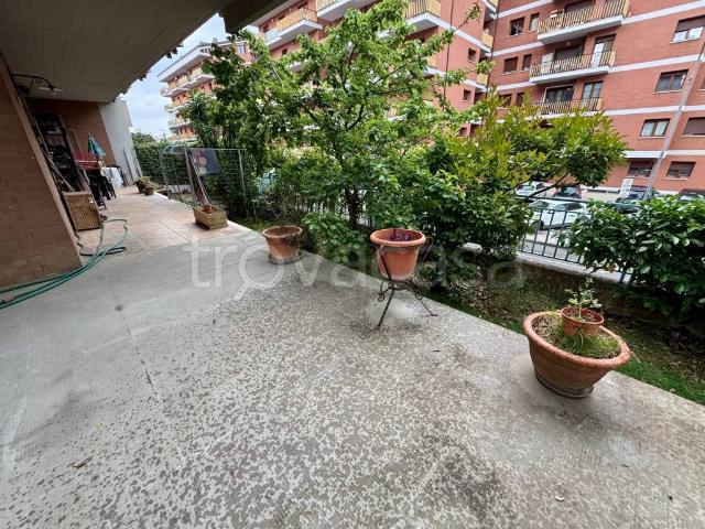 Trilocale in vendita a Perugia via Pietro Brazzà, 53, Ferro di Cavallo