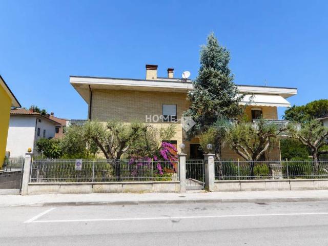 Trilocale in vendita a Pollenza via Pasicrate Menichelli, Casette Verdini