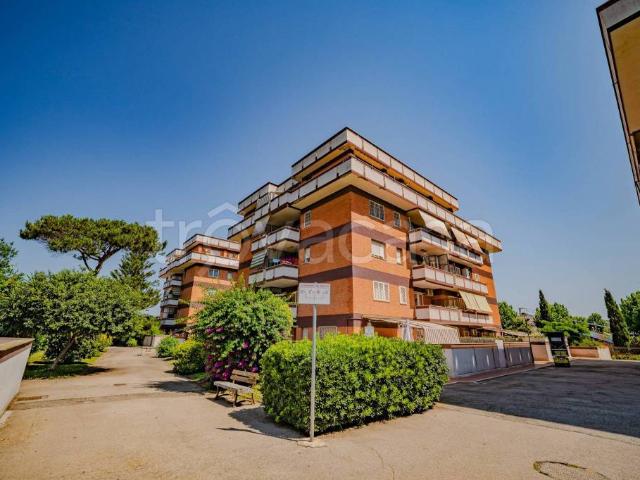 Trilocale in vendita a Pomezia via Zara, 4