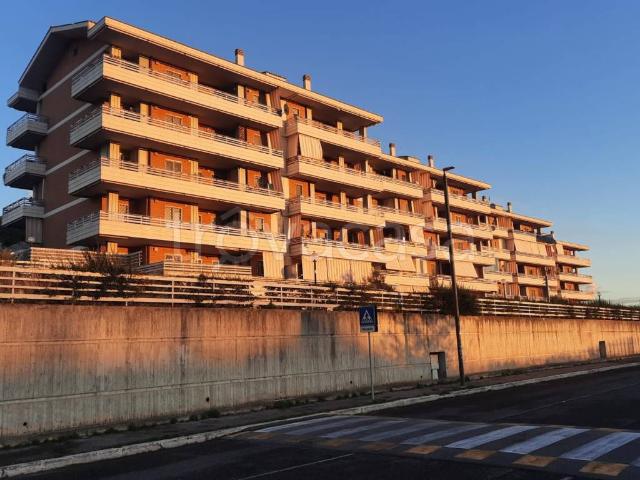 Trilocale in vendita a Pomezia viale delle Arti, 5/a