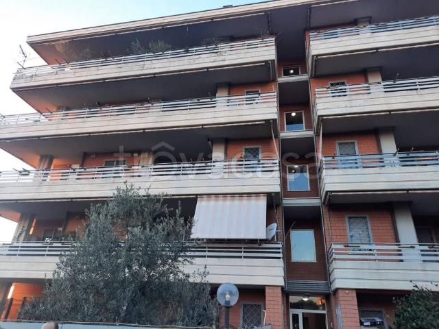Trilocale in vendita a Pomezia viale delle Arti, 5/a