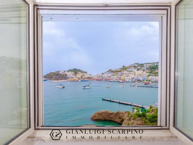 Trilocale in vendita a Ponza