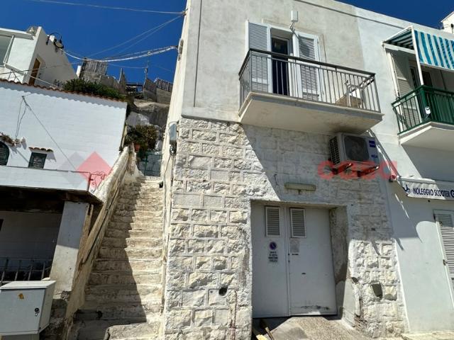 Trilocale in vendita a Ponza
