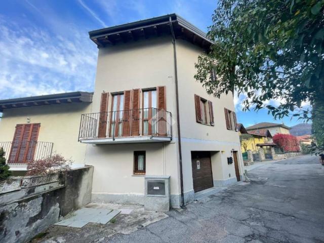 Trilocale in vendita a Porto Ceresio via Fiorita, 13