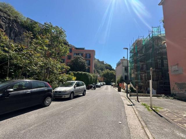 Trilocale in vendita a Pozzuoli via Savino Vitagliano