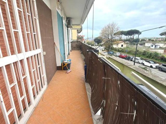 Trilocale in vendita a Pozzuoli via Solfatara